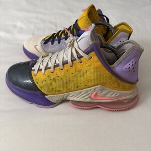 Men's Basketball Hoop Shoes Size 10 - Nike LeBron 19 Low Mismatch Barely Worn